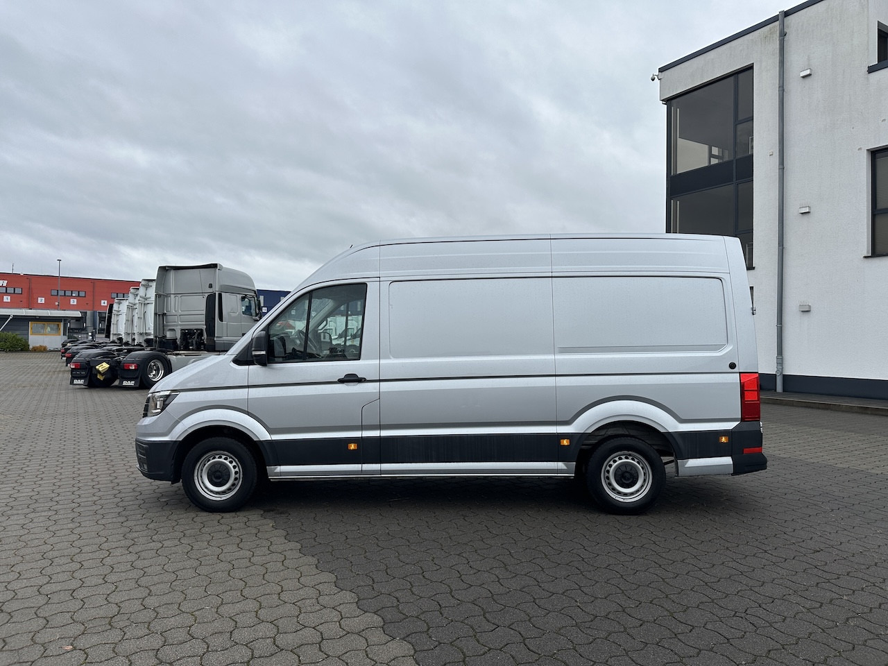 VW Crafter 2.0 TDI Kasten hoch AHK RFK PDC FSE BT - Commercial vehicle: picture 3 VW Crafter 2.0 TDI Kasten hoch AHK RFK PDC FSE BT - Commercial vehicle: picture 3
