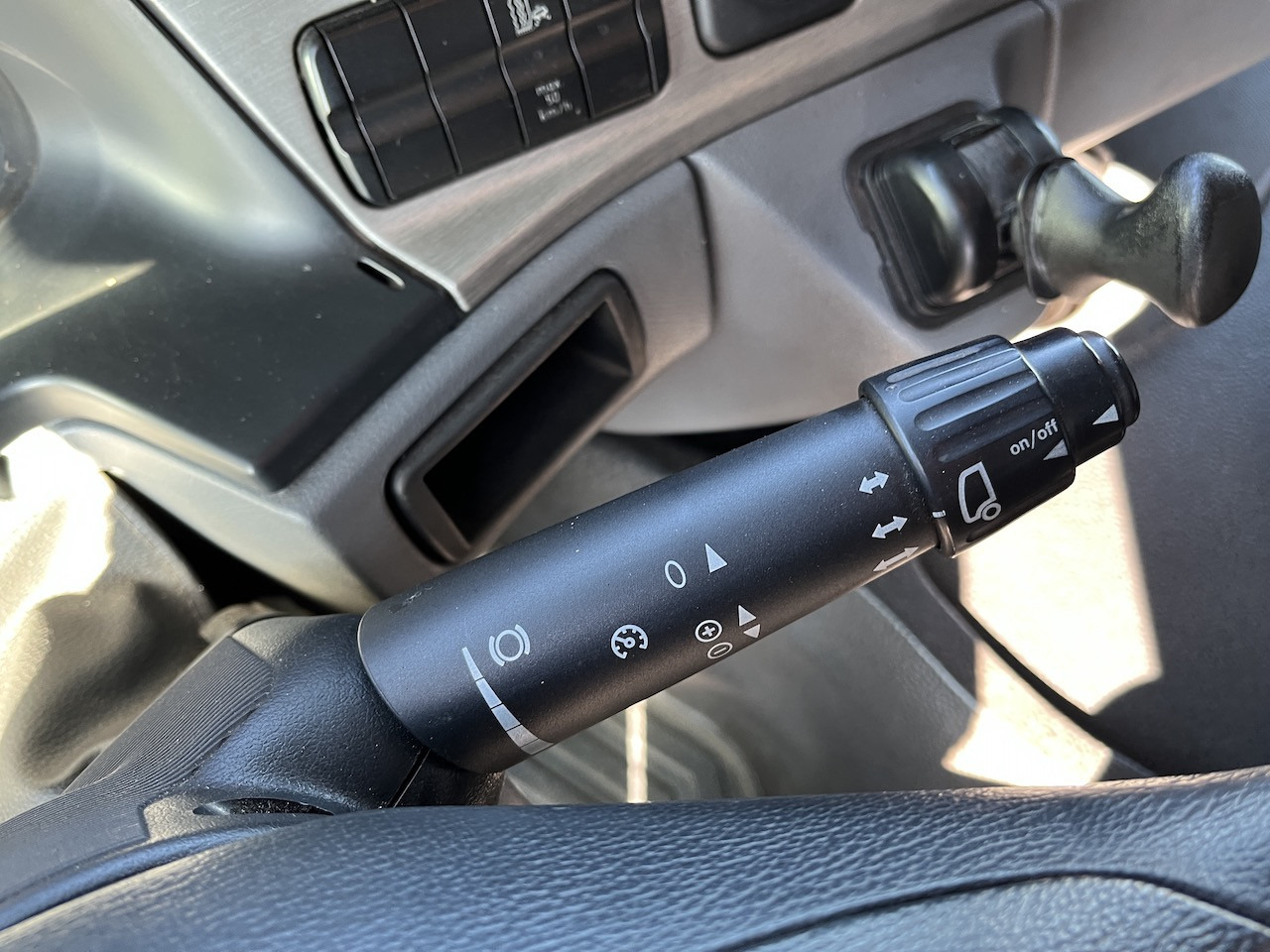 Mercedes-Benz 2541 6x2  Atlas 135.2E Pritsche 8,20 m - Curtain side truck, Crane truck: picture 4 Mercedes-Benz 2541 6x2  Atlas 135.2E Pritsche 8,20 m - Curtain side truck, Crane truck: picture 4