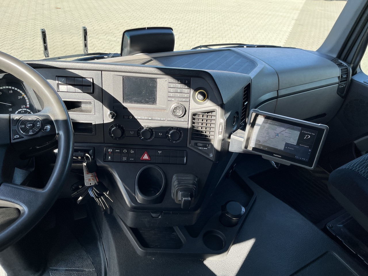 Mercedes-Benz Antos 1840 4x4 HAD LBW Kühlung Flüssigstickstoff - Box truck: picture 2 Mercedes-Benz Antos 1840 4x4 HAD LBW Kühlung Flüssigstickstoff - Box truck: picture 2