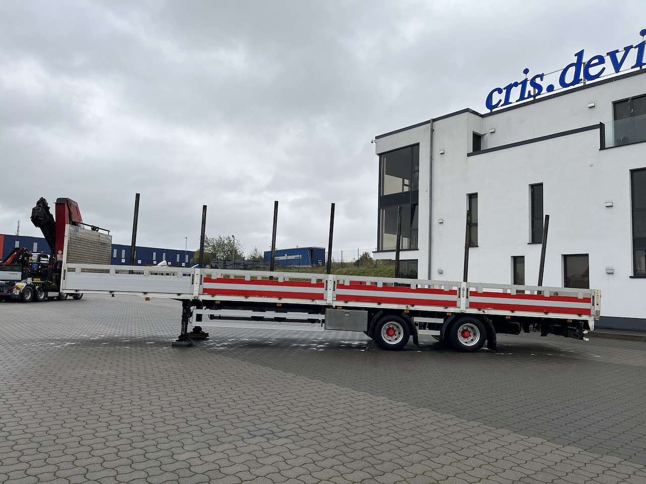 Meusburger MPS-3 Auflieger mit Kran HMF 1510 K-4 Lenkachse - Dropside/ Flatbed semi-trailer: picture 5 Meusburger MPS-3 Auflieger mit Kran HMF 1510 K-4 Lenkachse - Dropside/ Flatbed semi-trailer: picture 5