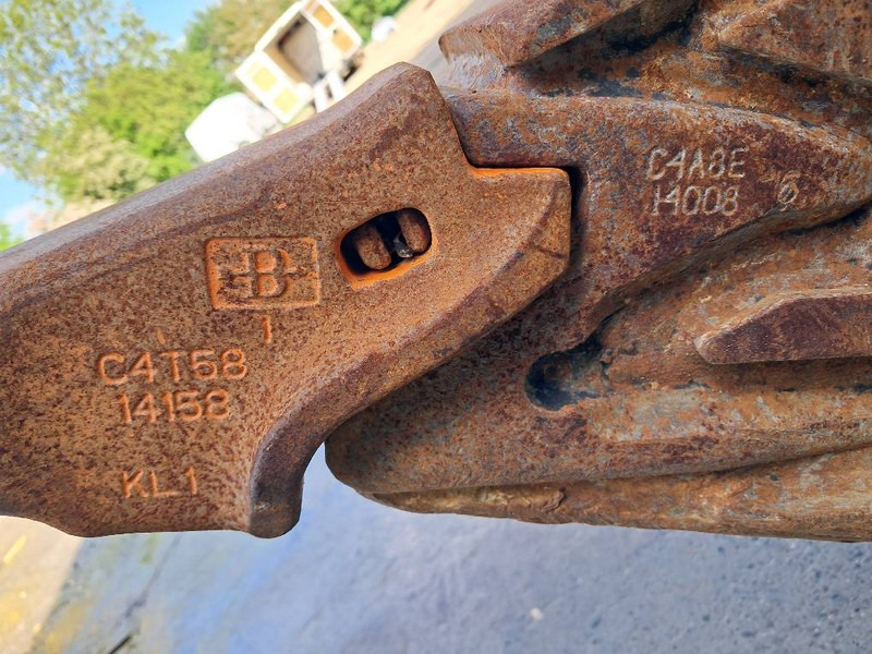 Rippertooth OQ80 - Attachment for Construction machinery: picture 2 Rippertooth OQ80 - Attachment for Construction machinery: picture 2