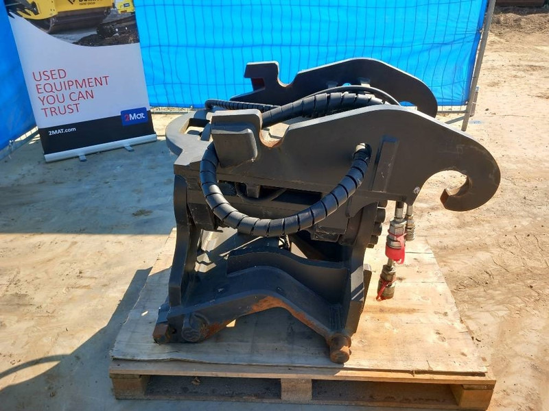 Eurosteel Powertilt 300 - Tiltrotator: picture 3 Eurosteel Powertilt 300 - Tiltrotator: picture 3