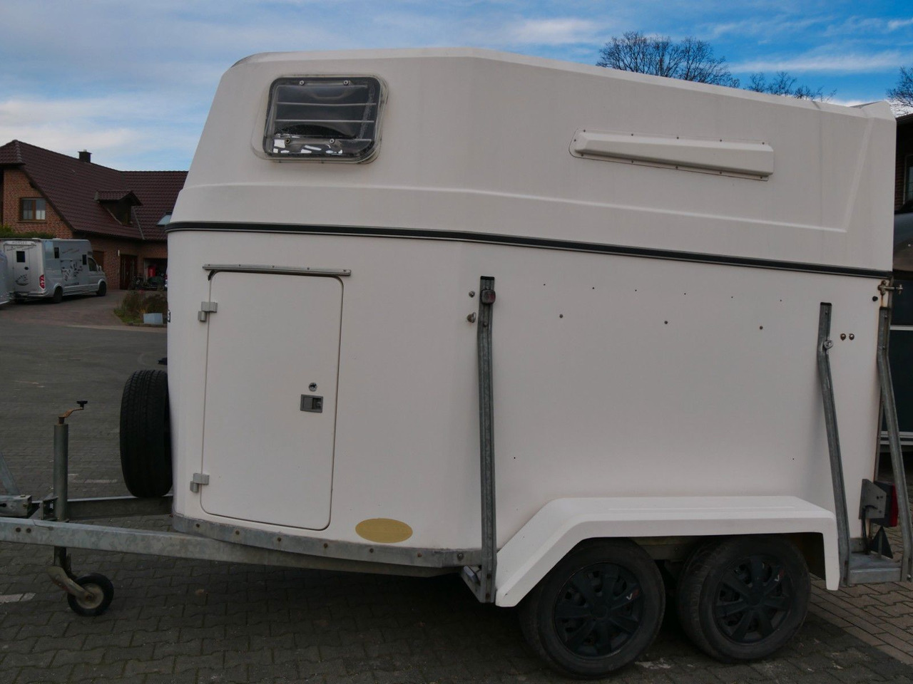 Sluis Vollpoly 2 Pferde mit Sattelkammer - Livestock trailer: picture 2 Sluis Vollpoly 2 Pferde mit Sattelkammer - Livestock trailer: picture 2