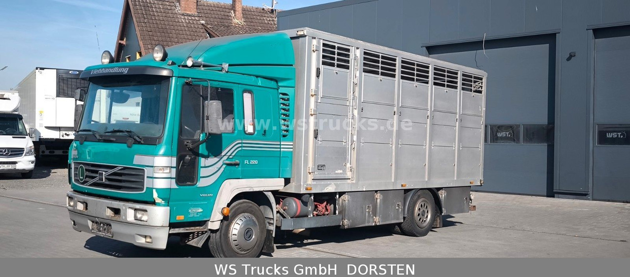 Volvo FL 220 Einstock Großvieh - Livestock truck: picture 1 Volvo FL 220 Einstock Großvieh - Livestock truck: picture 1
