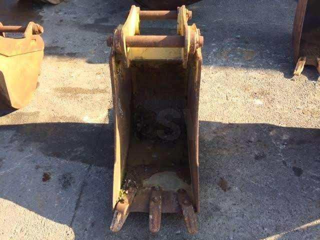 CATERPILLAR 430mm - type tractopelle - Excavator bucket: picture 3 CATERPILLAR 430mm - type tractopelle - Excavator bucket: picture 3