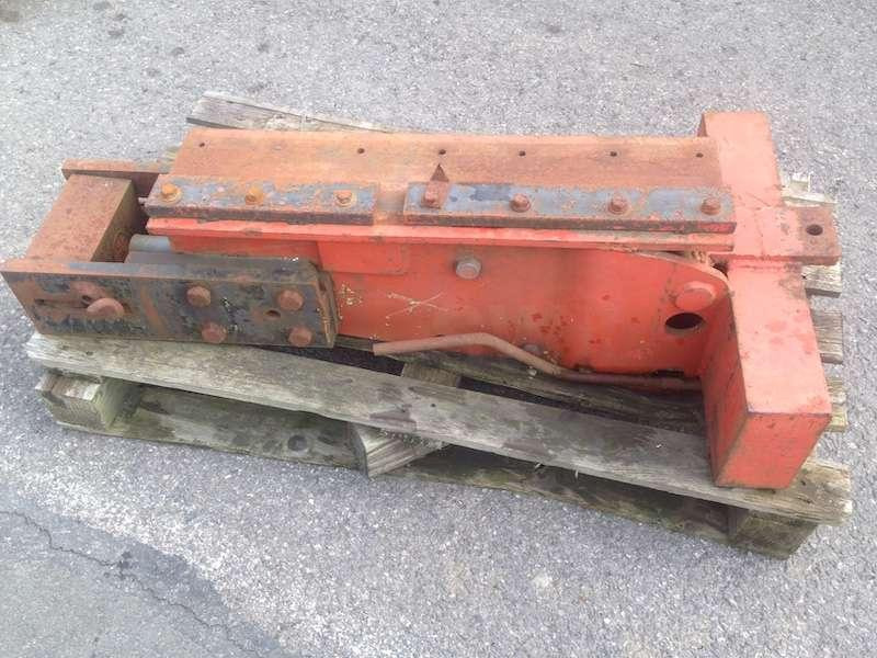 MONTABERT BATEUR A PAL PLANCHE TYPE 70 - Hydraulic hammer: picture 4 MONTABERT BATEUR A PAL PLANCHE TYPE 70 - Hydraulic hammer: picture 4
