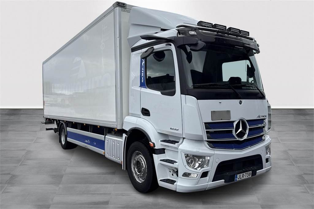 Mercedes-Benz ACTROS 1832 - Box truck: picture 3 Mercedes-Benz ACTROS 1832 - Box truck: picture 3