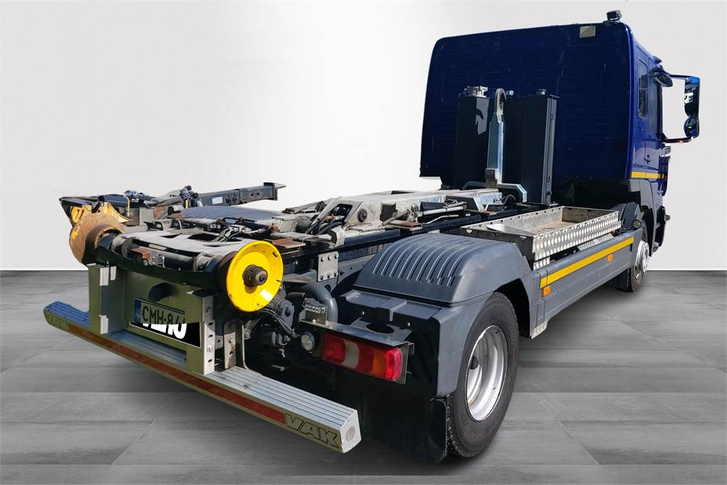 Mercedes-Benz ATEGO 1024 Koukkulaite - Hook lift truck: picture 3 Mercedes-Benz ATEGO 1024 Koukkulaite - Hook lift truck: picture 3