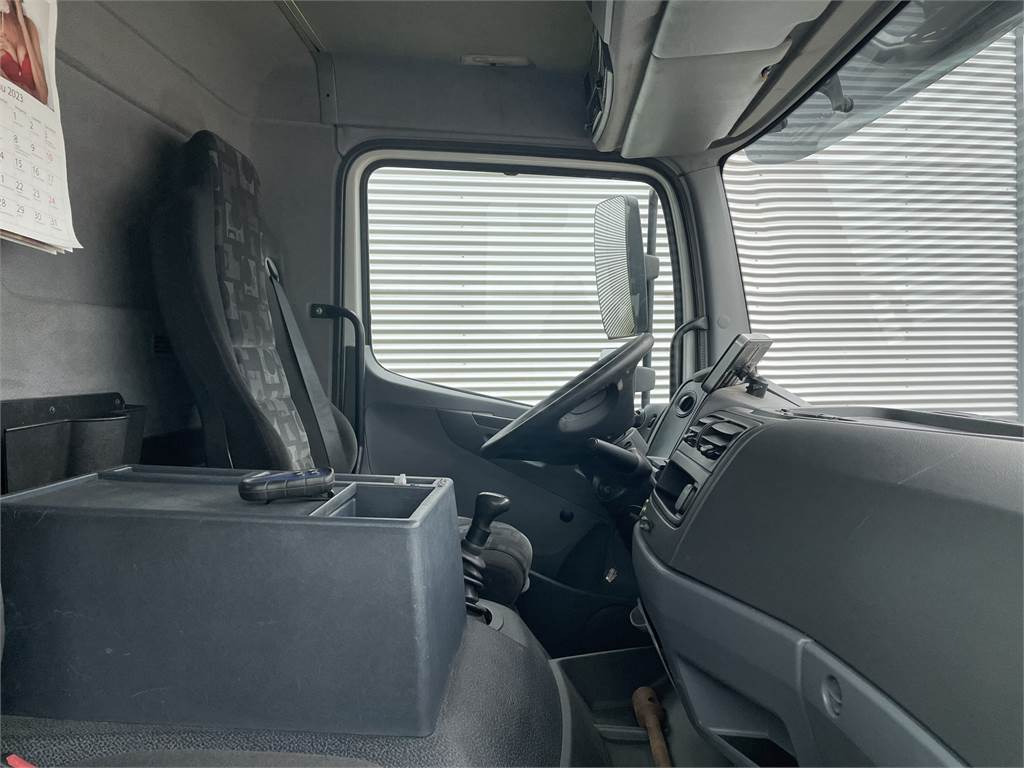 Mercedes-Benz ATEGO 1524L/42 - Box truck: picture 4 Mercedes-Benz ATEGO 1524L/42 - Box truck: picture 4