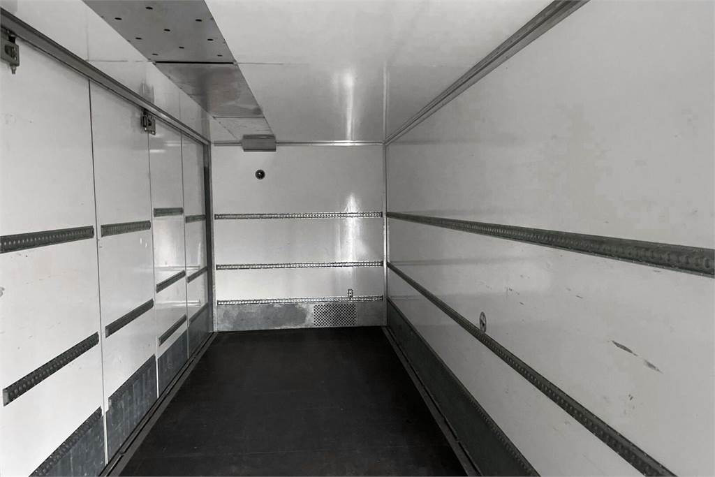 Mercedes-Benz Actros 1827 4x2 8,7m umpikori+PL nostin - Isothermal truck: picture 5 Mercedes-Benz Actros 1827 4x2 8,7m umpikori+PL nostin - Isothermal truck: picture 5