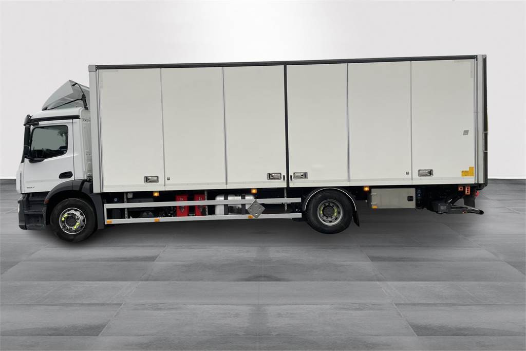 Mercedes-Benz Actros 1827L 8,7m Ksa Umpikori - Box truck: picture 2 Mercedes-Benz Actros 1827L 8,7m Ksa Umpikori - Box truck: picture 2