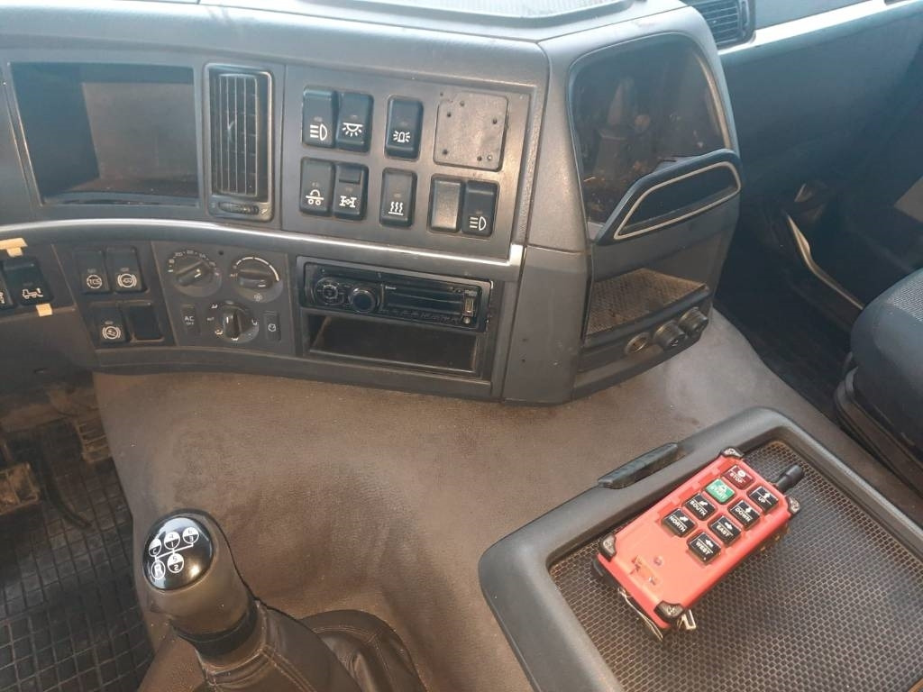 Tractor unit Volvo FM 13: picture 9