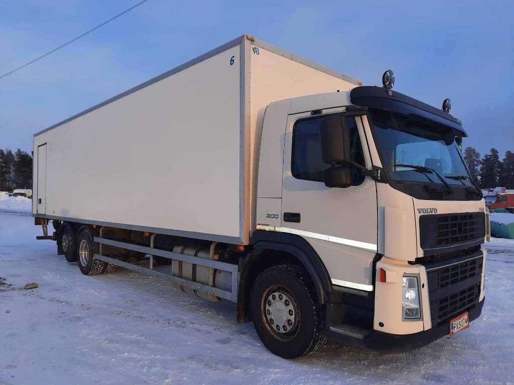 Volvo FM 9 300 - Box truck: picture 2 Volvo FM 9 300 - Box truck: picture 2