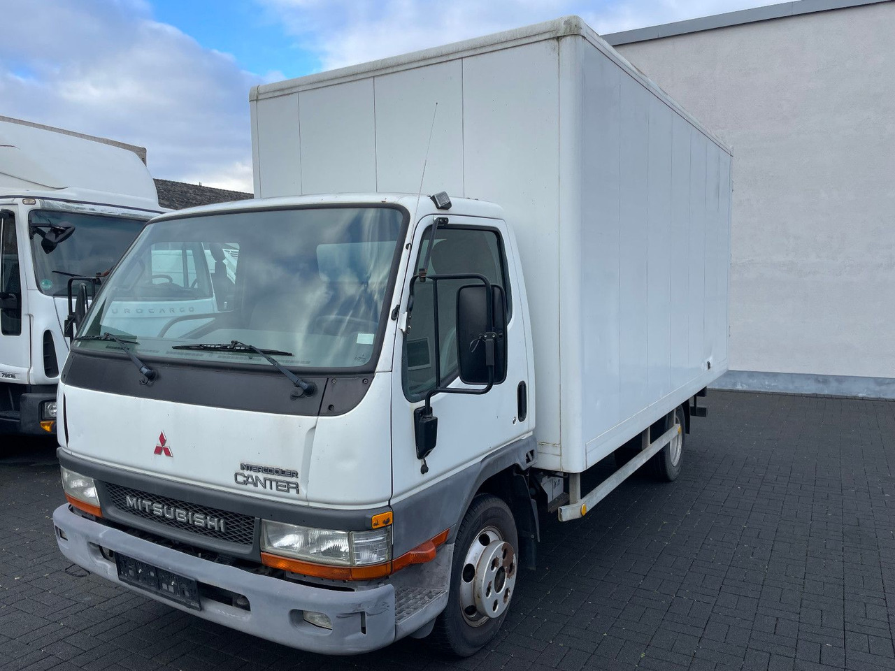 Mitsubishi Canter 3.9D, TE 649 - Closed box van: picture 3 Mitsubishi Canter 3.9D, TE 649 - Closed box van: picture 3