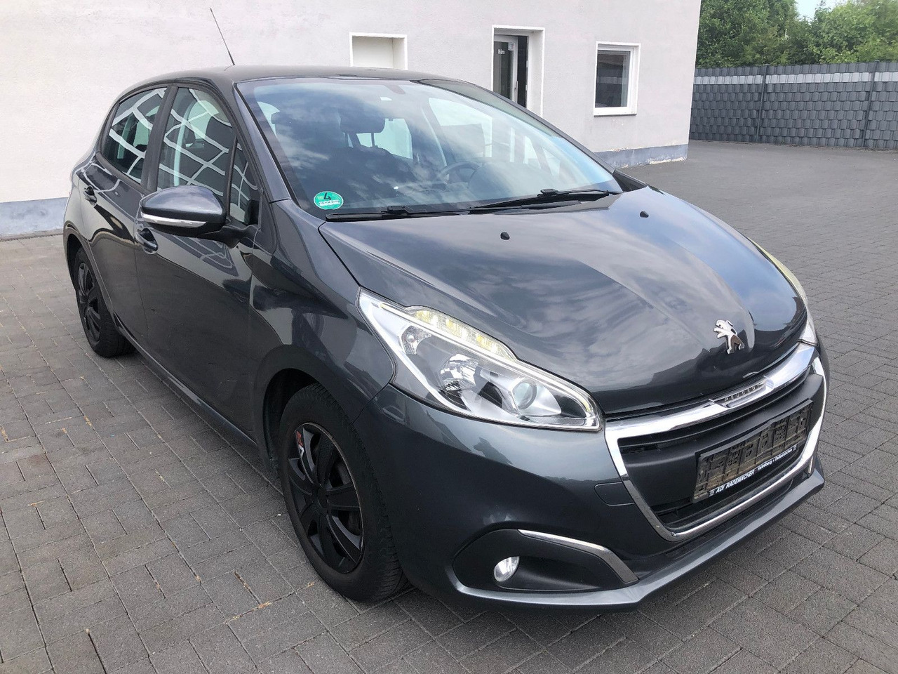 Peugeot 208 Active - Sedan: picture 1 Peugeot 208 Active - Sedan: picture 1