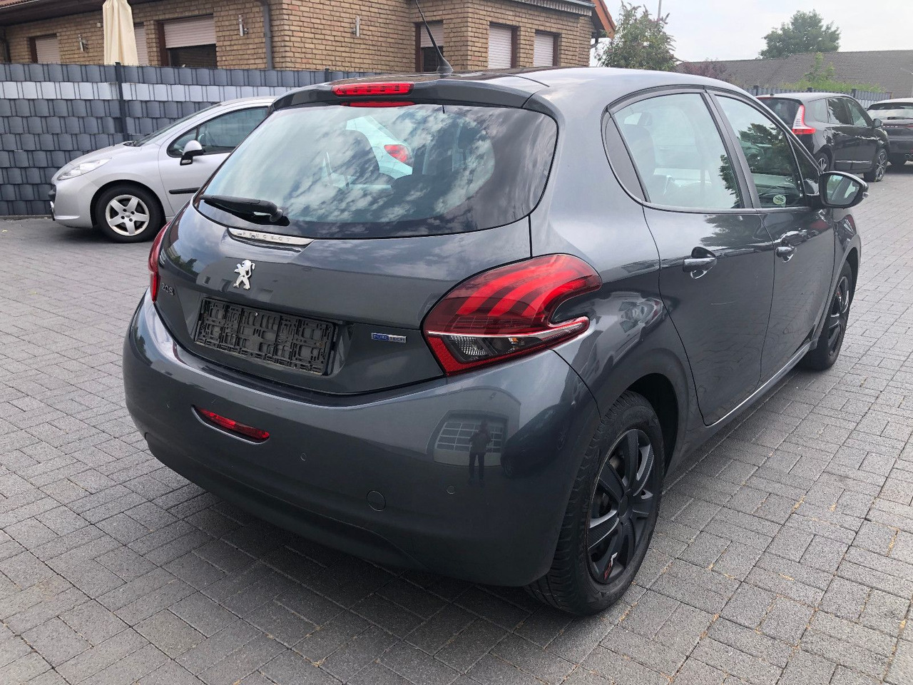 Peugeot 208 Active - Sedan: picture 2 Peugeot 208 Active - Sedan: picture 2