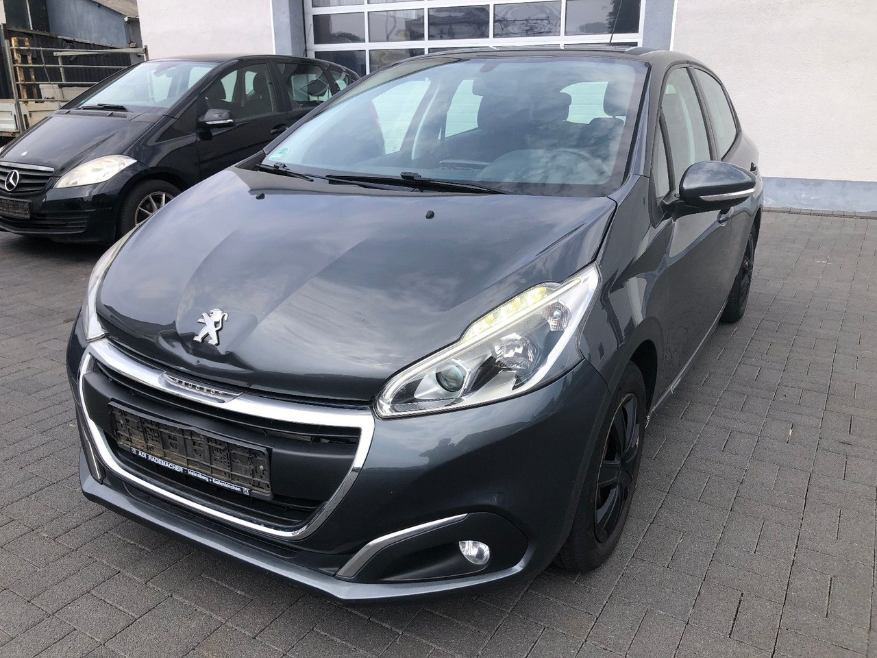 Peugeot 208 Active - Sedan: picture 3 Peugeot 208 Active - Sedan: picture 3
