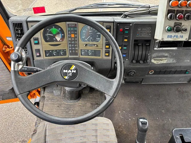 Vacuum truck MAN F 15.192 (6-CILINDER) WITH GEESINK VACUUM TANK (MANUAL GEARBOX / P.T.O.) ORIGINAL DUTCH TRUCK: picture 16