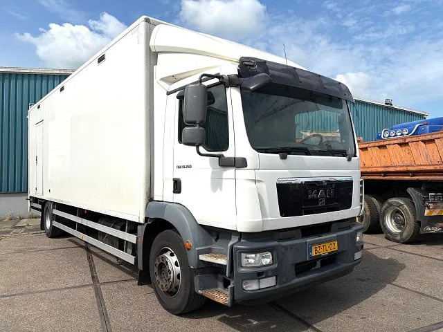 MAN TGM 18.250 BL WITH PLYWOOD CLOSED BOX AND LOADING PLATFORM (EURO 5 / AS-TRONIC / AIRCONDITIONING / COMPLETE SPOILERSET / ENGINE - Box truck: picture 2 MAN TGM 18.250 BL WITH PLYWOOD CLOSED BOX AND LOADING PLATFORM (EURO 5 / AS-TRONIC / AIRCONDITIONING / COMPLETE SPOILERSET / ENGINE - Box truck: picture 2