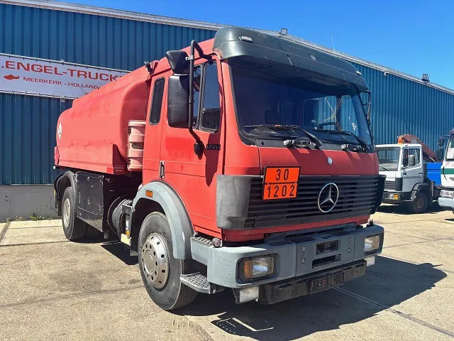 Mercedes-Benz SK 1726 (ORIGINAL GERMAN) 13.500 LITER TANK TRUCK (ZF16 MANUAL GEARBOX / FULL STEEL SUSPENSION / REDUCTION AXLE / ANALOG COUNTER - Tanker truck: picture 2 Mercedes-Benz SK 1726 (ORIGINAL GERMAN) 13.500 LITER TANK TRUCK (ZF16 MANUAL GEARBOX / FULL STEEL SUSPENSION / REDUCTION AXLE / ANALOG COUNTER - Tanker truck: picture 2