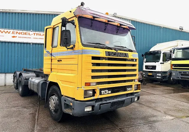 Scania R113-380 ML TOP-/STREAMLINE 6x2 HOOK-ARM (12 GEARS MANUAL GEARBOX / 8.000 KG. FRONT AXLE / LIFT-AXLE / AIRCONDITIONING / P.T.O.) - Hook lift truck: picture 2 Scania R113-380 ML TOP-/STREAMLINE 6x2 HOOK-ARM (12 GEARS MANUAL GEARBOX / 8.000 KG. FRONT AXLE / LIFT-AXLE / AIRCONDITIONING / P.T.O.) - Hook lift truck: picture 2