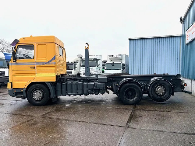 Scania R113-380 ML TOP-/STREAMLINE 6x2 HOOK-ARM (12 GEARS MANUAL GEARBOX / 8.000 KG. FRONT AXLE / LIFT-AXLE / AIRCONDITIONING / P.T.O.) - Hook lift truck: picture 5 Scania R113-380 ML TOP-/STREAMLINE 6x2 HOOK-ARM (12 GEARS MANUAL GEARBOX / 8.000 KG. FRONT AXLE / LIFT-AXLE / AIRCONDITIONING / P.T.O.) - Hook lift truck: picture 5