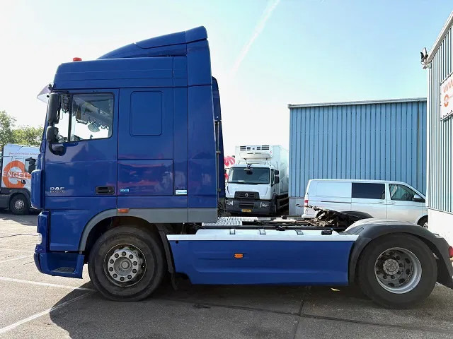 DAF XF 105.460 ATE SPACECAB (ZF16 MANUAL GEARBOX / HYDRAULIC KIT / P.T.O. / ADR-VLG / FULL SPOILERSET / FRIDGE) - Tractor unit: picture 5 DAF XF 105.460 ATE SPACECAB (ZF16 MANUAL GEARBOX / HYDRAULIC KIT / P.T.O. / ADR-VLG / FULL SPOILERSET / FRIDGE) - Tractor unit: picture 5