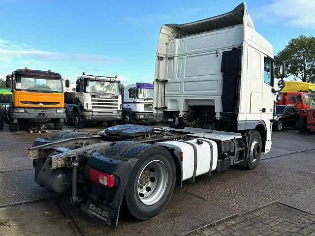 DAF XF 105.460 SPACECAB (ZF MANUAL GEARBOX / MX-BRAKE / 870+430 LITER TANK / EURO 5 EEV / AIRCONDITIONING / FRIDGE) - Tractor unit: picture 3 DAF XF 105.460 SPACECAB (ZF MANUAL GEARBOX / MX-BRAKE / 870+430 LITER TANK / EURO 5 EEV / AIRCONDITIONING / FRIDGE) - Tractor unit: picture 3