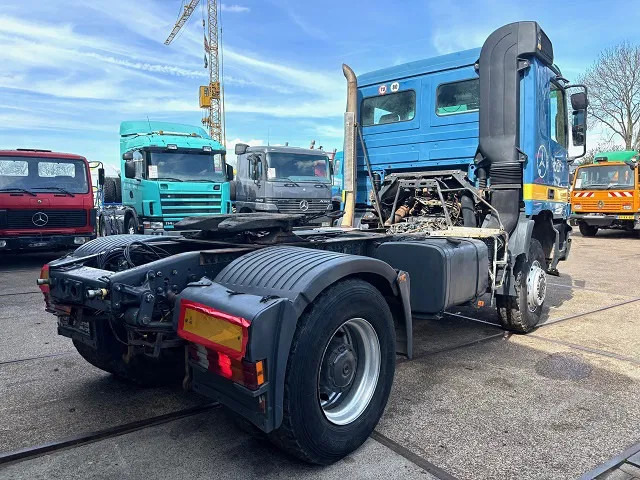 Mercedes-Benz Actros 2040 AS 4x4 FULL STEEL SUSPENSION (ZF16 MANUAL GEARBOX / FULL STEEL SUSPENSION / REDUCTION AXLES / AIRCONDITIONING) - Tractor unit: picture 3 Mercedes-Benz Actros 2040 AS 4x4 FULL STEEL SUSPENSION (ZF16 MANUAL GEARBOX / FULL STEEL SUSPENSION / REDUCTION AXLES / AIRCONDITIONING) - Tractor unit: picture 3