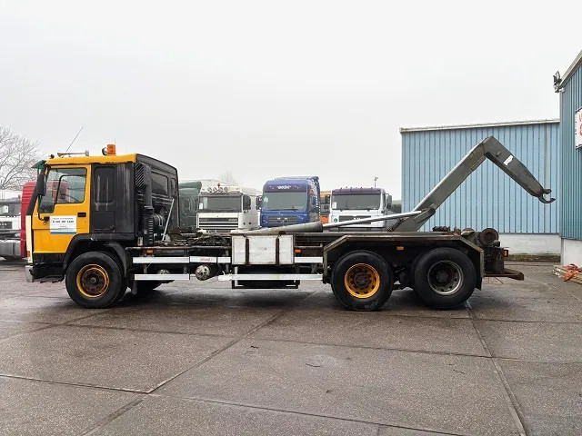 Volvo FL 12.380 6x2 A-RIDE (ORIGINAL DUTCH) HOOK-ARM CONTAINER SYSTEM (FULL STEEL SUSPENSION / REDUCTION AXLE / 10 TIRES / 8.000 KG. F - Hook lift truck: picture 5 Volvo FL 12.380 6x2 A-RIDE (ORIGINAL DUTCH) HOOK-ARM CONTAINER SYSTEM (FULL STEEL SUSPENSION / REDUCTION AXLE / 10 TIRES / 8.000 KG. F - Hook lift truck: picture 5