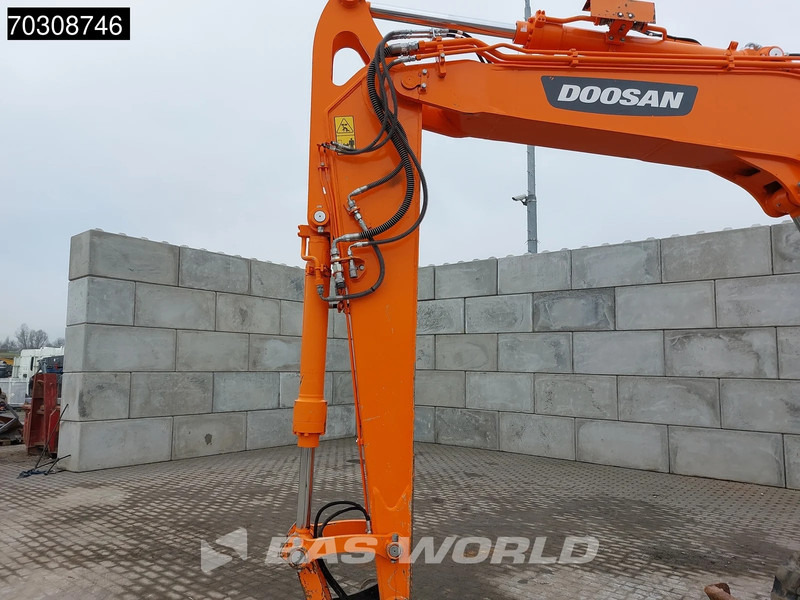 Mini excavator Doosan DX85 R-3 A/C - 3 Buckets: picture 10 Mini excavator Doosan DX85 R-3 A/C - 3 Buckets: picture 10