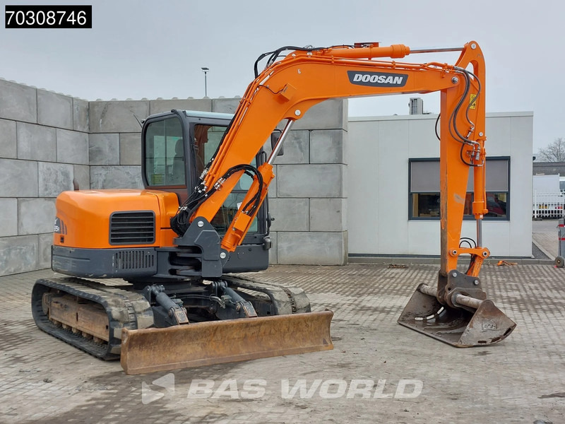 Mini excavator Doosan DX85 R-3 A/C - 3 Buckets: picture 5 Mini excavator Doosan DX85 R-3 A/C - 3 Buckets: picture 5