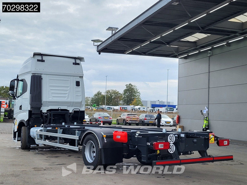 Iveco S-Way 460 4X2 New! BDF Navi ACC LED Euro 6 - Container transporter/ Swap body truck: picture 2 Iveco S-Way 460 4X2 New! BDF Navi ACC LED Euro 6 - Container transporter/ Swap body truck: picture 2