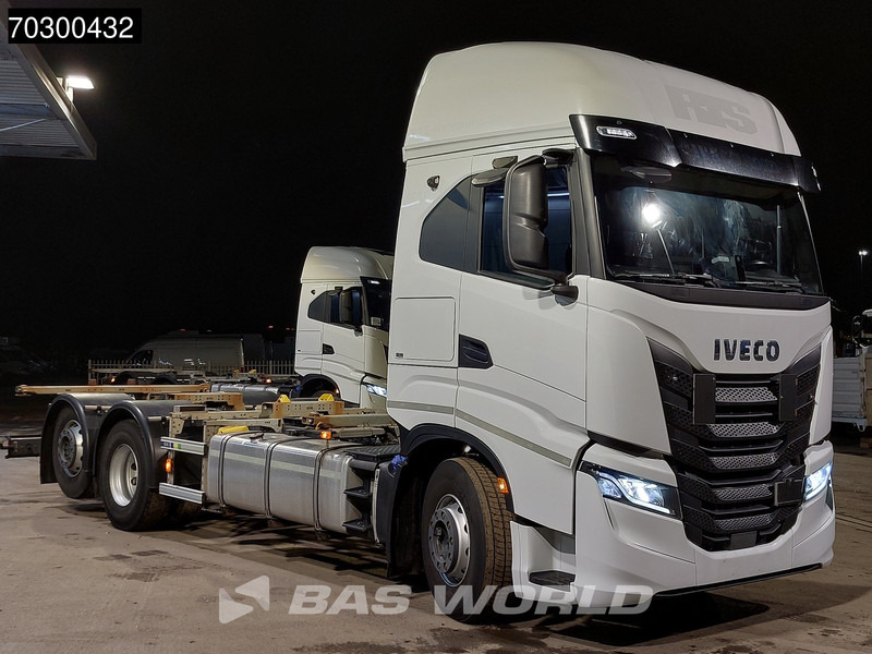 Iveco S-Way 510 6X2 BDF Full Air Automatic Retarder Lift-Axle ACC Euro 6 - Container transporter/ Swap body truck: picture 3 Iveco S-Way 510 6X2 BDF Full Air Automatic Retarder Lift-Axle ACC Euro 6 - Container transporter/ Swap body truck: picture 3