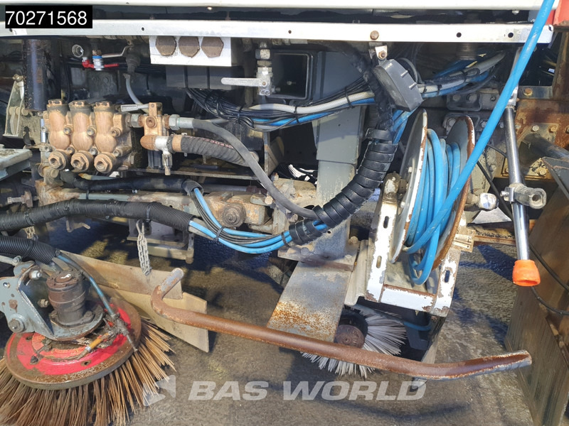 Road sweeper MAN LE 15.250 4X2 Eurovoirie Sweeper Manual Steelsuspension Euro 3: picture 14
