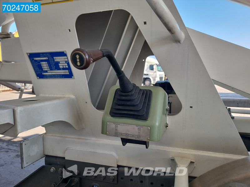 New Concrete mixer truck Sitrak G5 350 8X4 8m3 Liebherr Mixer Big-Axle Steelsuspension: picture 11