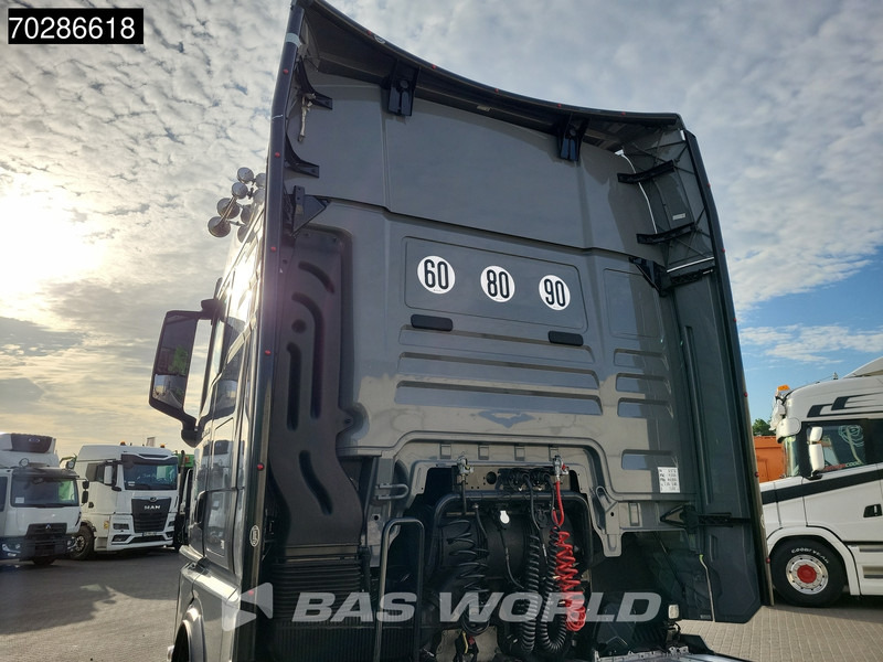 MAN TGX 18.520 4X2 Individual Lion S! GX Retarder Full-Air 2x Tanks Navi LED ACC Euro 6 - Tractor unit: picture 3 MAN TGX 18.520 4X2 Individual Lion S! GX Retarder Full-Air 2x Tanks Navi LED ACC Euro 6 - Tractor unit: picture 3