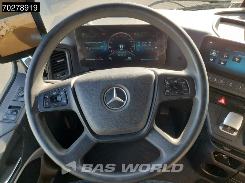 Tractor unit Mercedes-Benz Actros 1945 4X2 BigSpace Retarder 2x Tanks MirrorCam: picture 17
