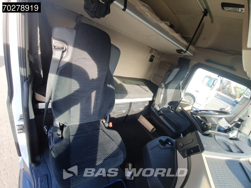Tractor unit Mercedes-Benz Actros 1945 4X2 BigSpace Retarder 2x Tanks MirrorCam: picture 20