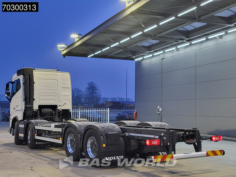 Volvo FH16 750 8X4 NEW 8x4 chassis! Air suspension Big-Axle Automatic VEB+ Euro 6 - Cab chassis truck: picture 2 Volvo FH16 750 8X4 NEW 8x4 chassis! Air suspension Big-Axle Automatic VEB+ Euro 6 - Cab chassis truck: picture 2