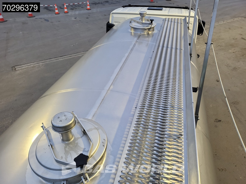 Volvo FM 330 4X2 11.500ltr Silo 2 compartments Stainless steel Automatic Xenon Navi Euro 5 - Tanker truck: picture 5 Volvo FM 330 4X2 11.500ltr Silo 2 compartments Stainless steel Automatic Xenon Navi Euro 5 - Tanker truck: picture 5