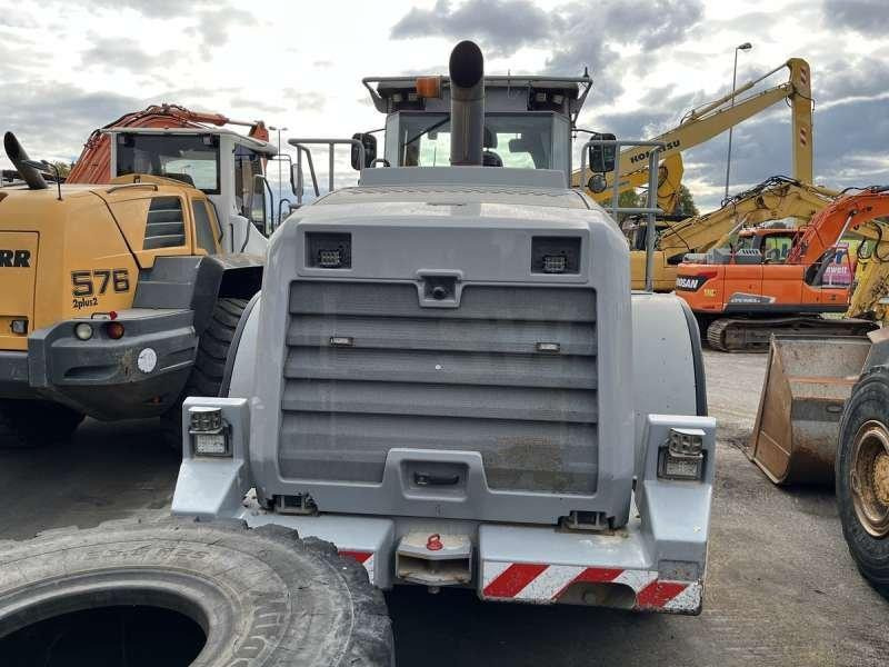 Wheel loader Caterpillar 962K: picture 8