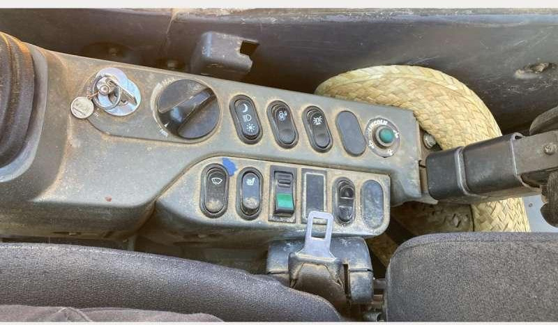 Crawler excavator Komatsu PC210LC: picture 11