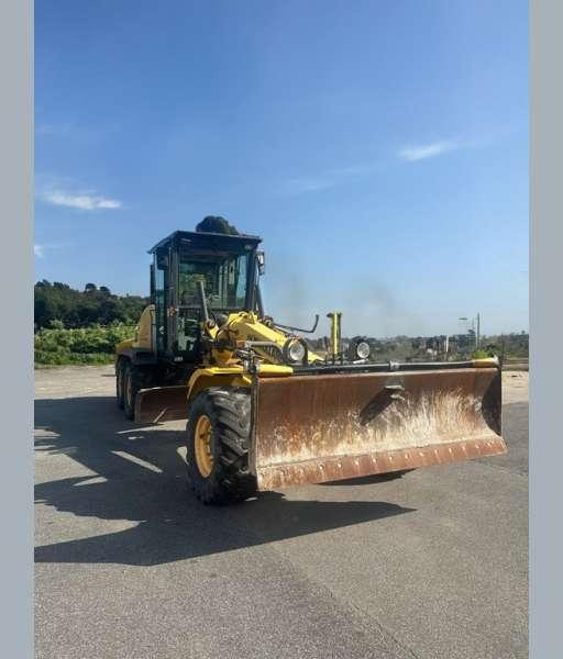 New Holland F106.6A 6X6 MACHINE SUISSE - Grader: picture 3 New Holland F106.6A 6X6 MACHINE SUISSE - Grader: picture 3