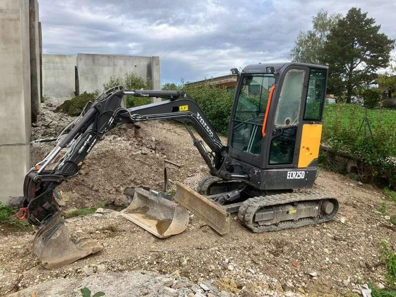 Volvo ECR25D - Mini excavator: picture 1 Volvo ECR25D - Mini excavator: picture 1
