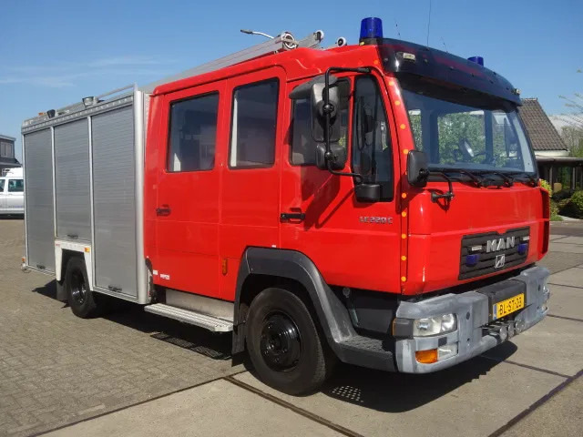 MAN LE 220C GODIVA POMP 2000 LITER TANK,MANUAL GEARBOX - Fire truck: picture 1 MAN LE 220C GODIVA POMP 2000 LITER TANK,MANUAL GEARBOX - Fire truck: picture 1