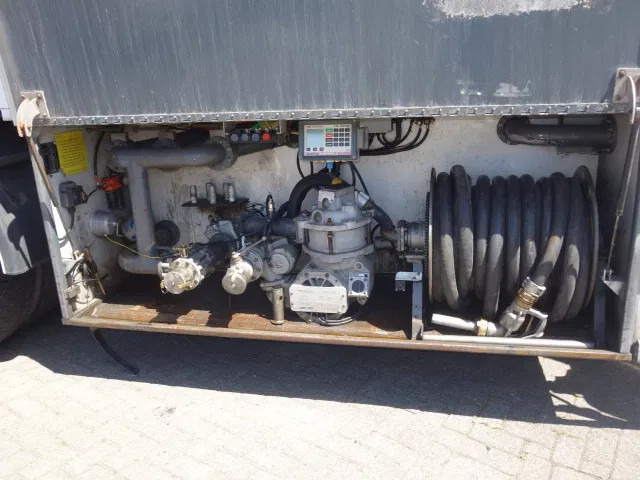 Mercedes-Benz ATEGO 2533 6X2 ,18000 LITER TANK - Tanker truck: picture 4 Mercedes-Benz ATEGO 2533 6X2 ,18000 LITER TANK - Tanker truck: picture 4