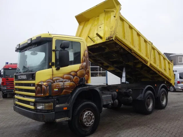 Scania P124-360 124-360 6x6 manual fuelpump - Tipper: picture 1 Scania P124-360 124-360 6x6 manual fuelpump - Tipper: picture 1