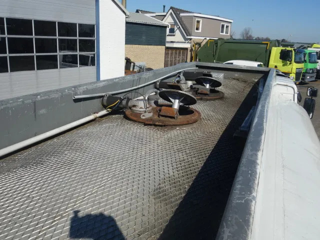 Volvo FL 240 220PK 12000 LITER STEELSPRINGS - Tanker truck: picture 4 Volvo FL 240 220PK 12000 LITER STEELSPRINGS - Tanker truck: picture 4