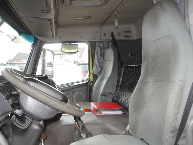 Volvo FM 12 18500liter tank,AIRCO,MANUAL GEARBOX - Tanker truck: picture 5 Volvo FM 12 18500liter tank,AIRCO,MANUAL GEARBOX - Tanker truck: picture 5